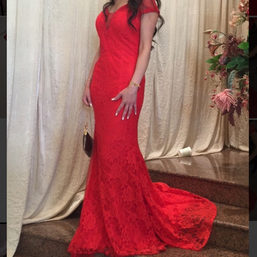 Red evening gown | size: 2-4 | Color: Red | comes with red shawl - homecoming - Picture 3 of 8